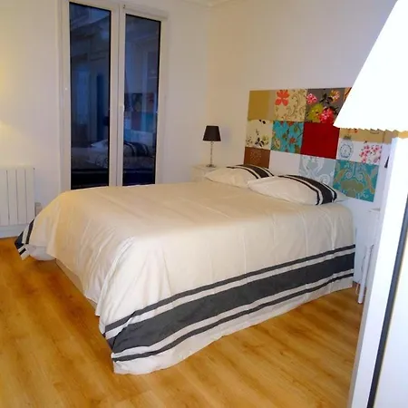 Cour Condorcet 6 Personnes * Paris